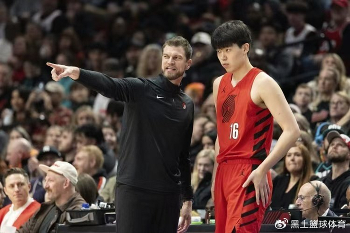 杨瀚森全程没动手仍吃技犯！白扔2000美元太冤枉，主帅盛赞：很踏实|开拓者|里斯|华盛顿奇才队|杨翰森|体育赛事讨论_新浪体育_新浪新闻